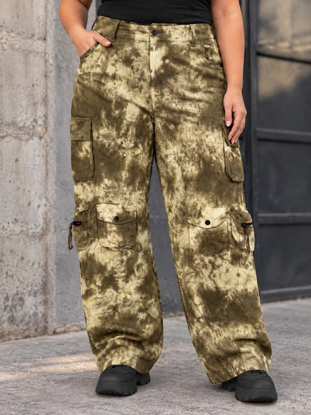 PrettyLittleThing Plus Camo 9 Pocket Cargo Pants US 14 Khaki Olive NWT
